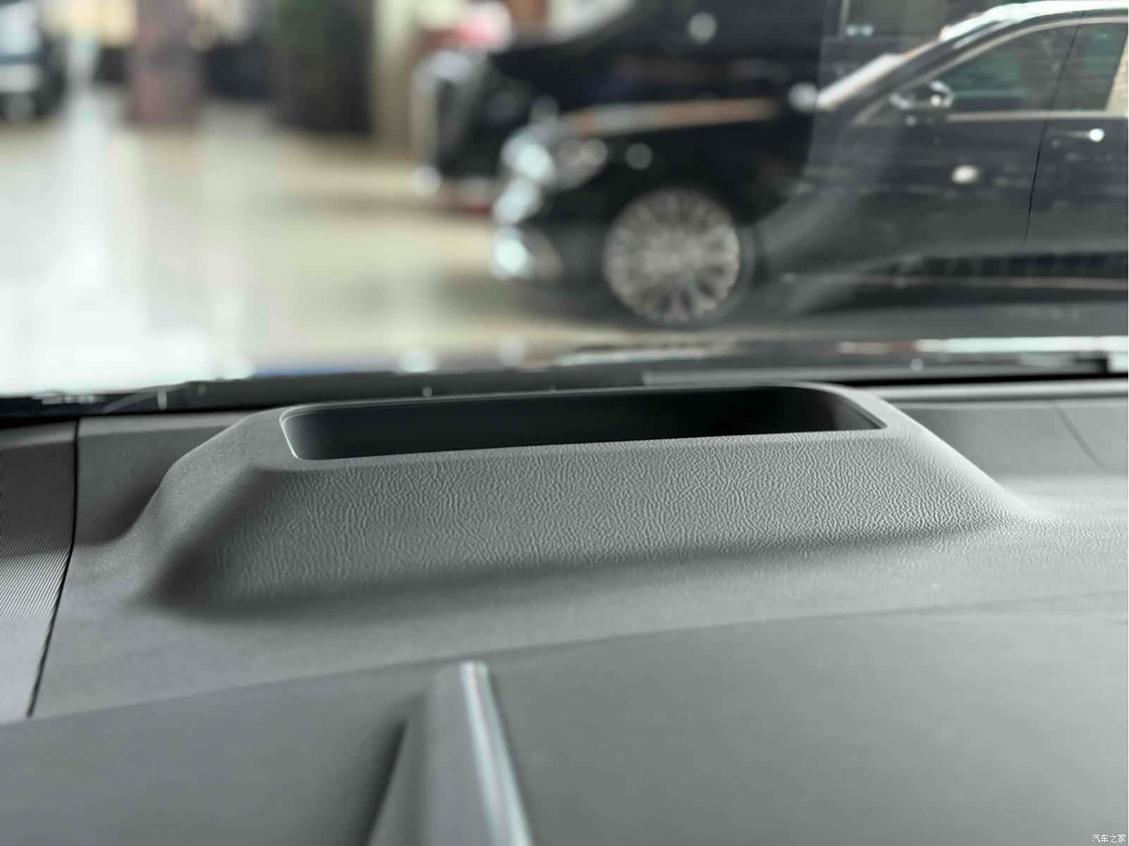 Lexus LM, 2024 7