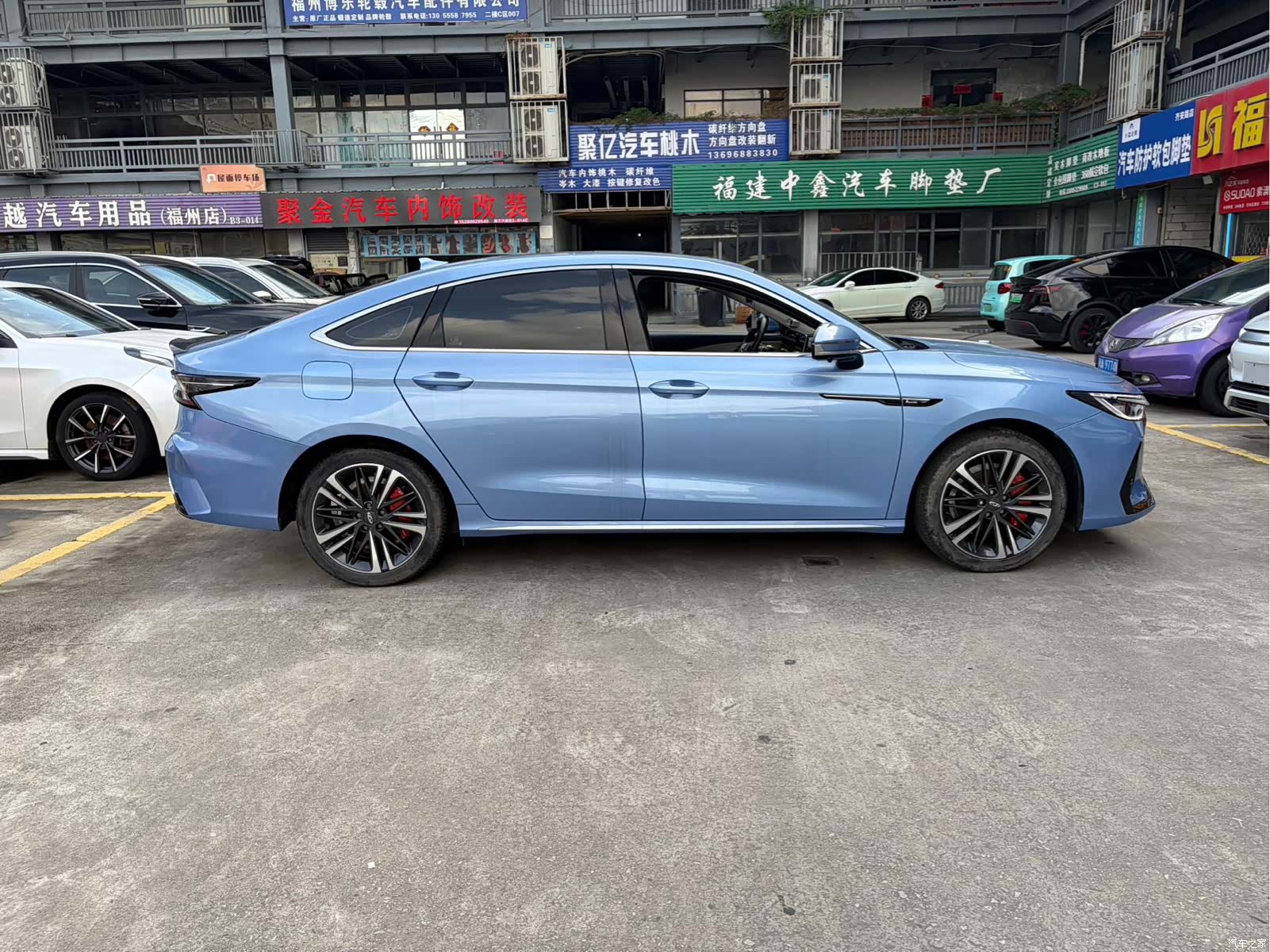 Chery Arrizo 8, 2022 7