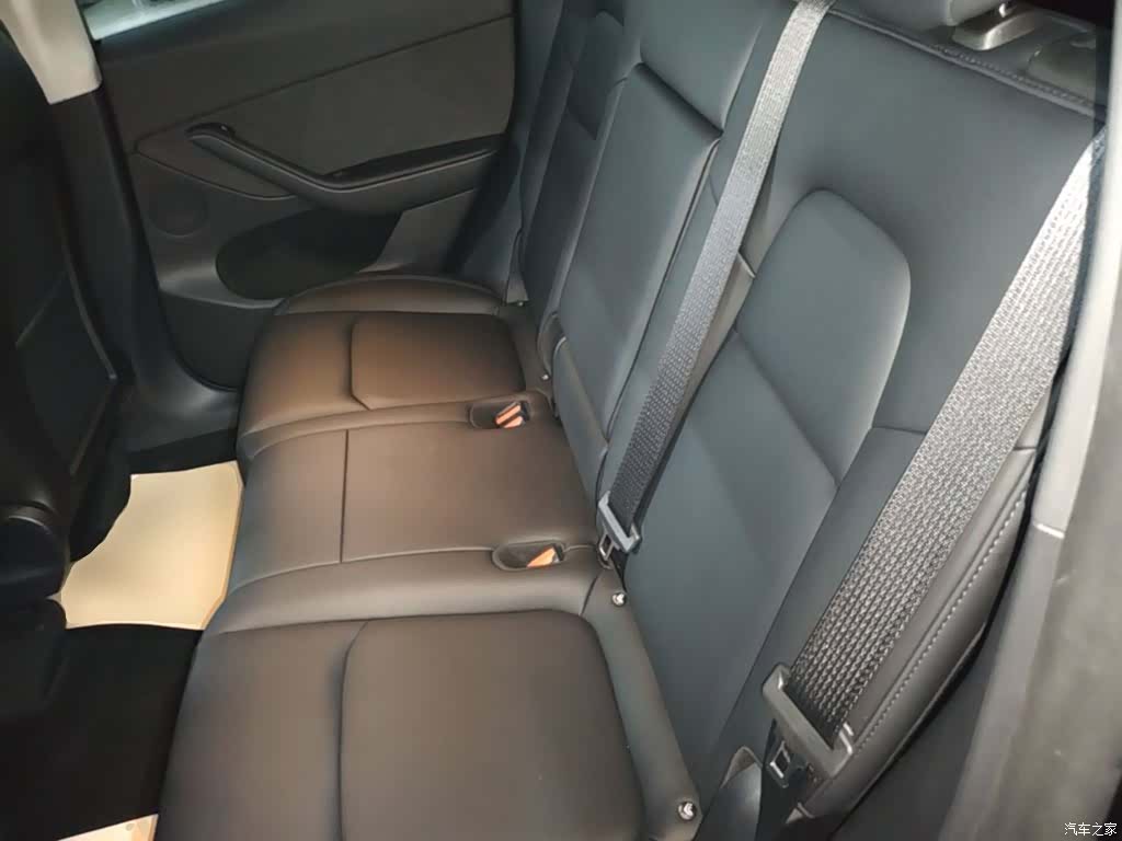 Tesla Model Y, 2023 17