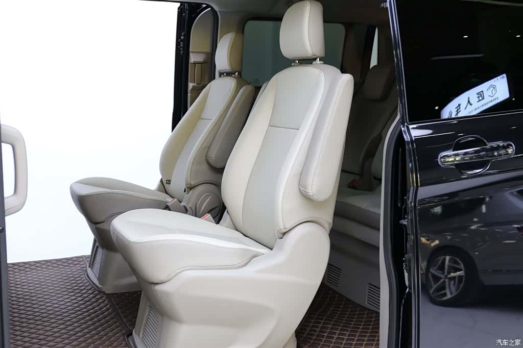 Ford Tourneo, 2021 8