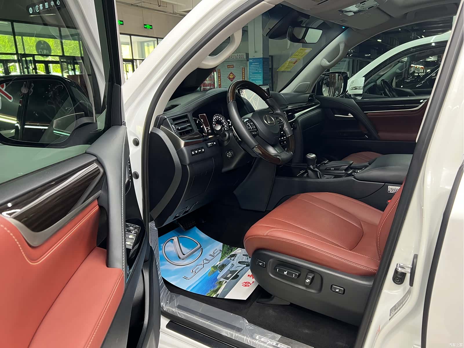 Lexus LX, 2019 9