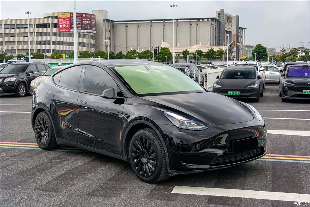 Tesla Model Y, 2022 3