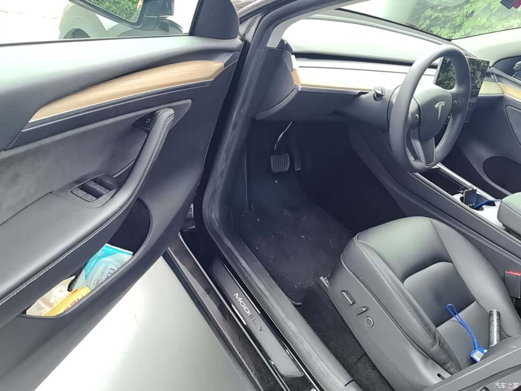 Tesla Model Y, 2022 16