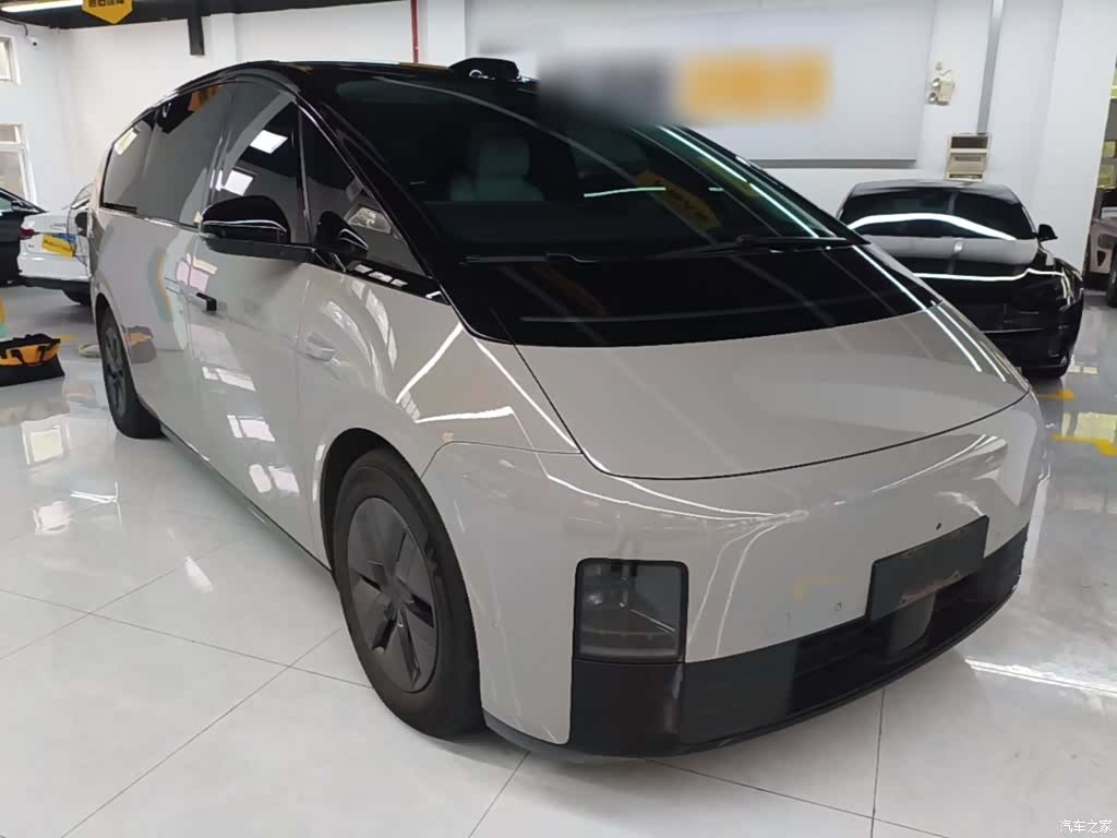 Li Auto MEGA, 2025 22