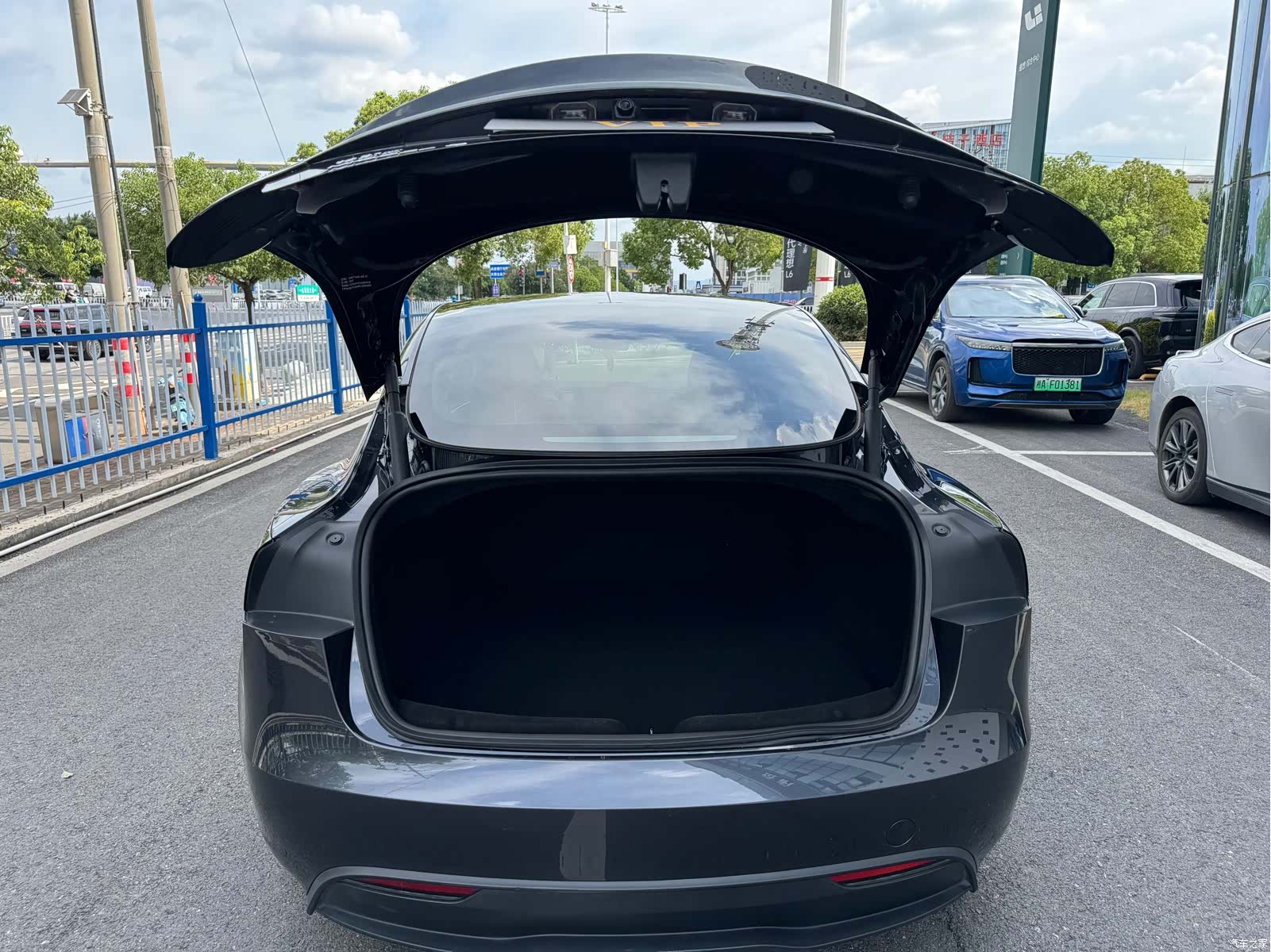 Tesla Model 3, 2024 19