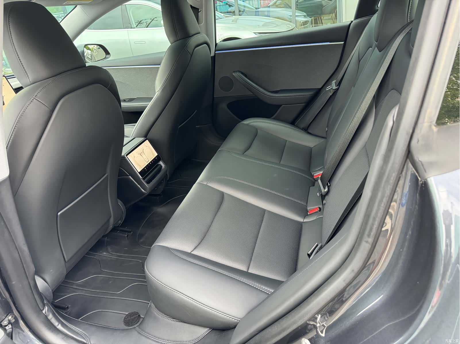 Tesla Model 3, 2024 8