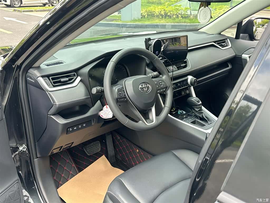 Toyota RAV4, 2024 6