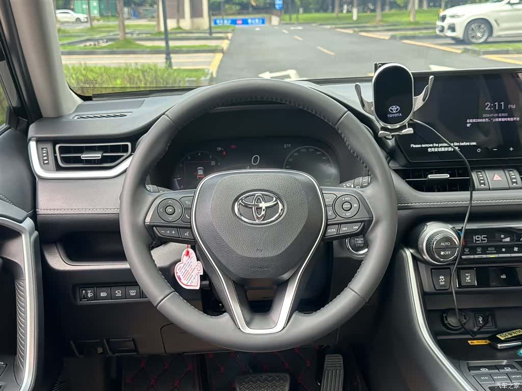 Toyota RAV4, 2024 7