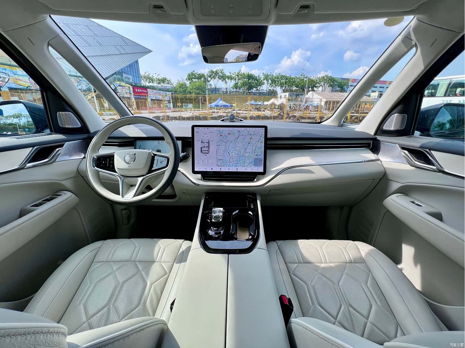 Volvo EM90, 2024 10