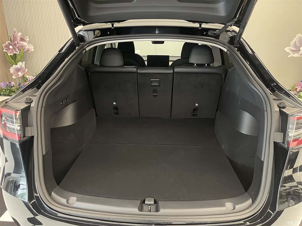 Tesla Model Y, 2022 28