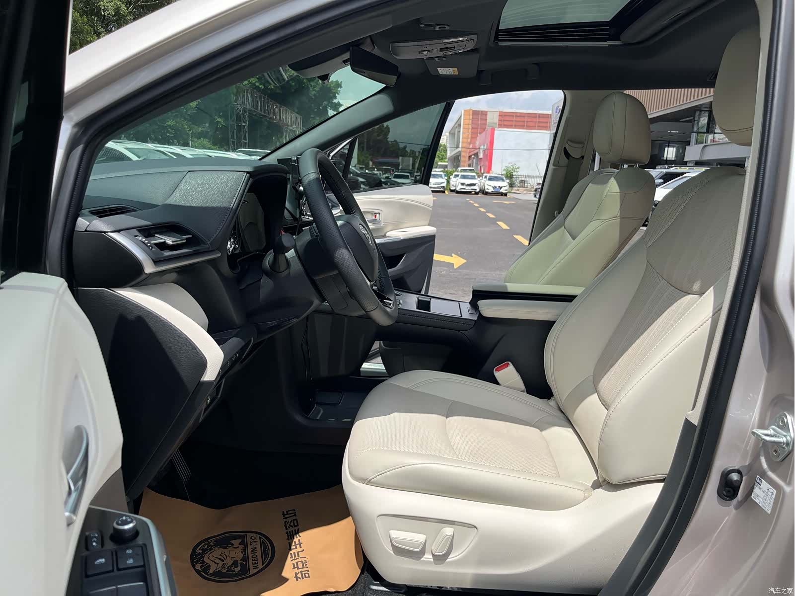 Toyota Sienna, 2025 10
