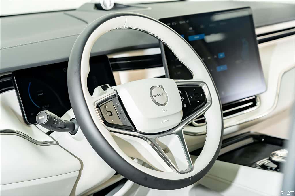 Volvo EM90, 2025 11