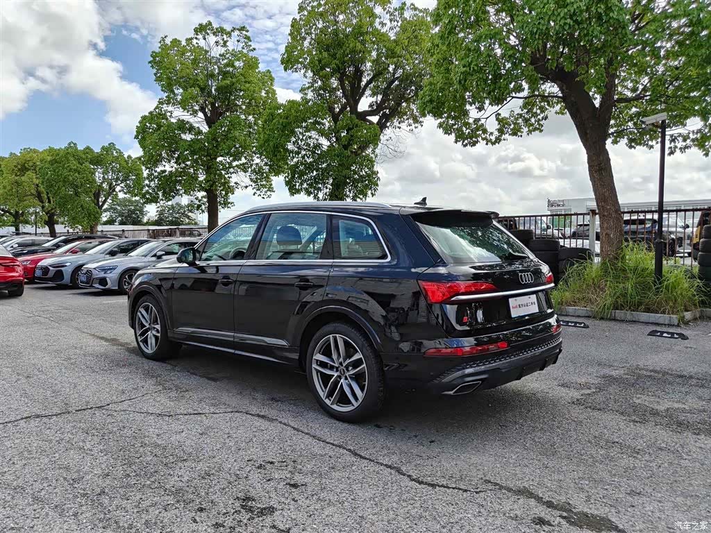 Audi Q7, 2025 4