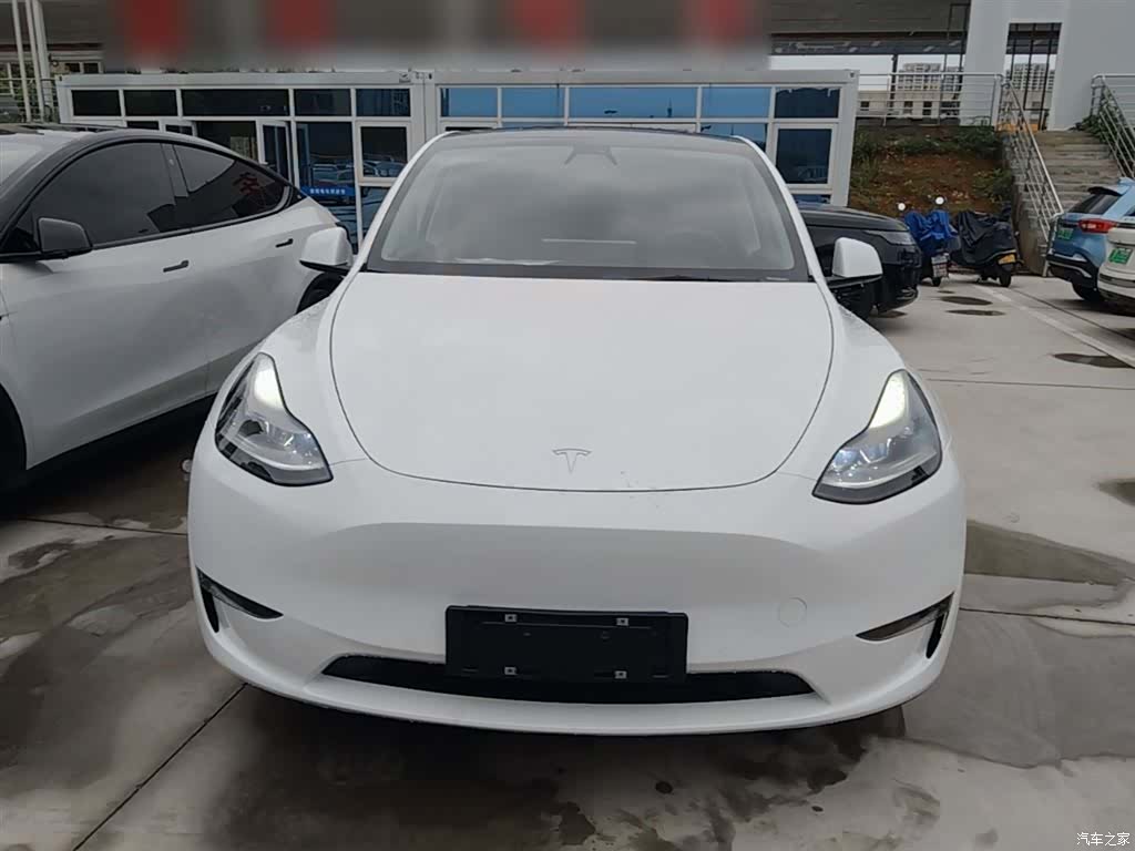 Tesla Model Y, 2021 3