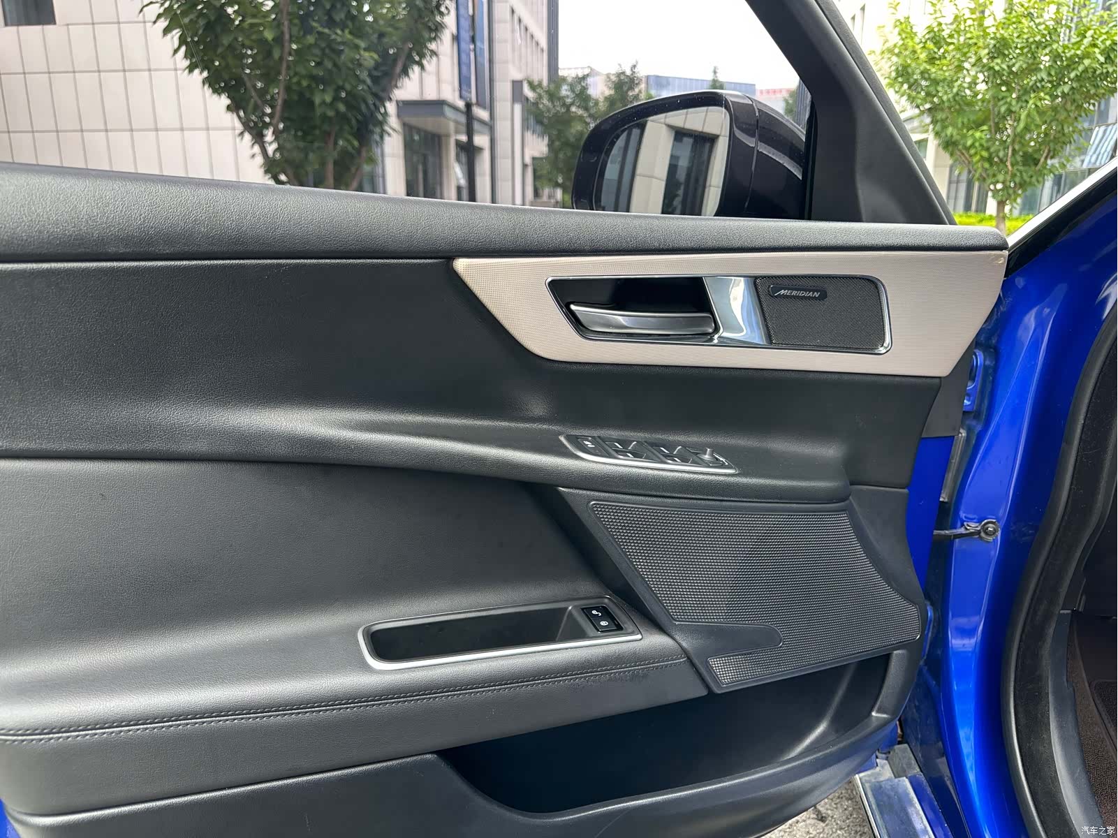 Land Rover XEL, 2019 6