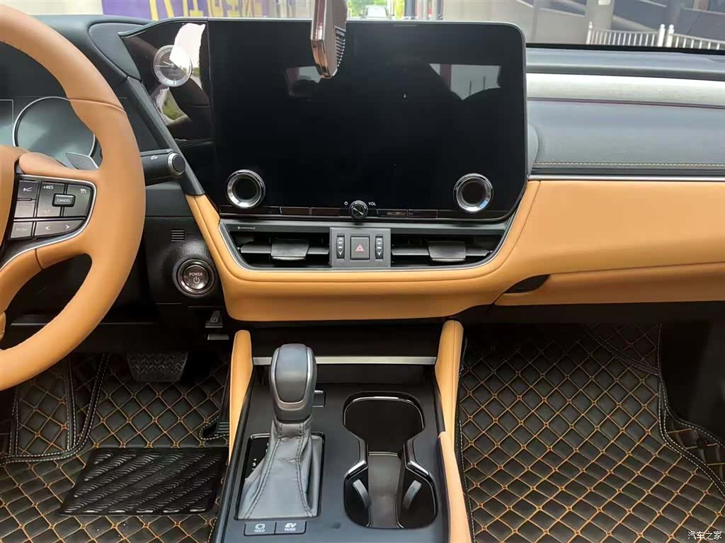 Lexus ES, 2025 12