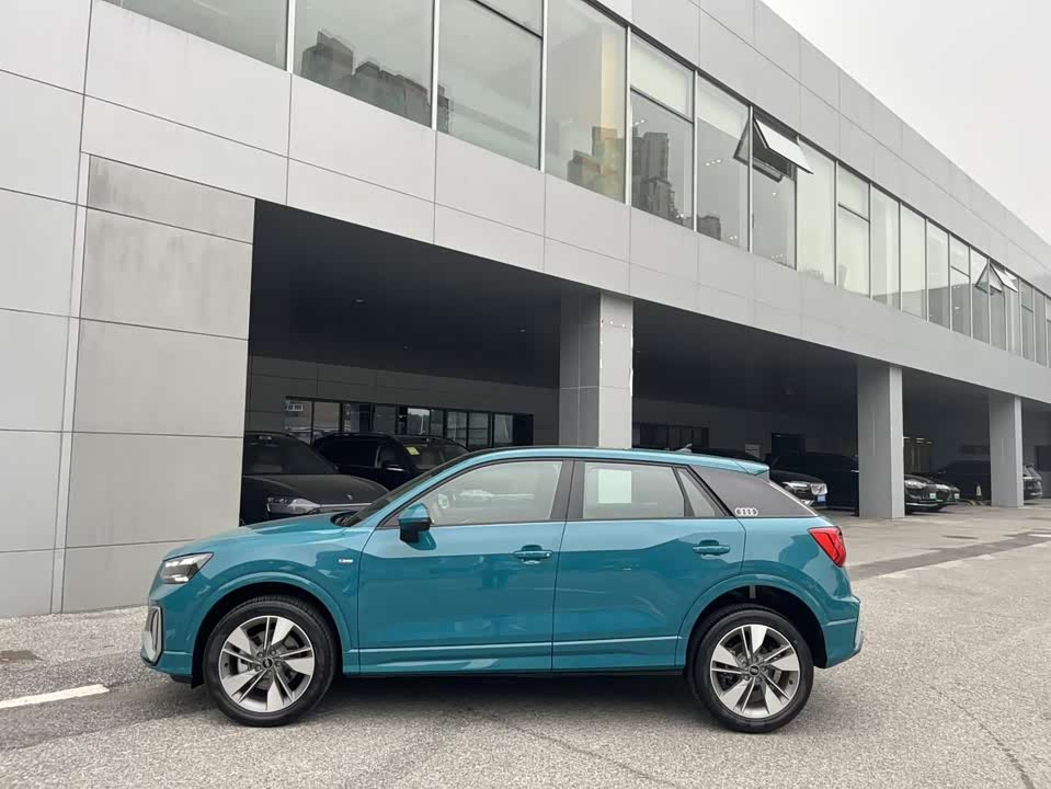 Audi Q2L