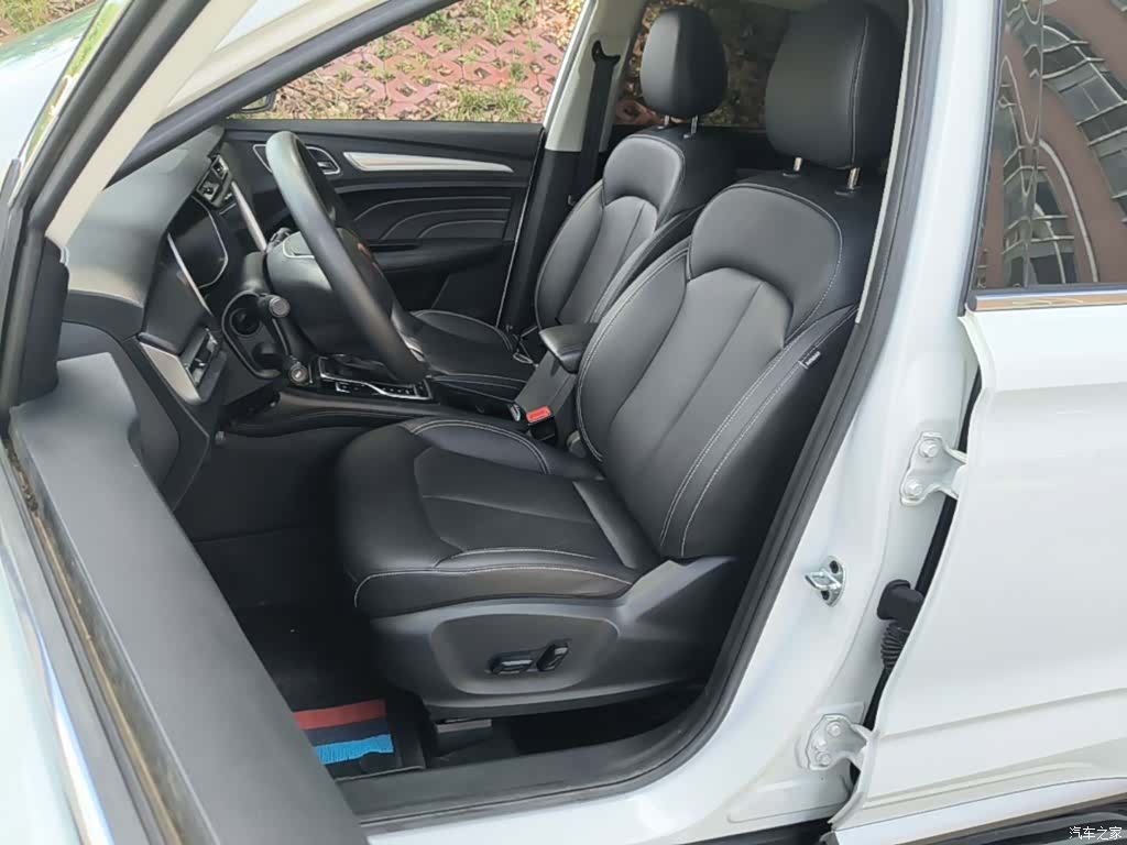 Roewe RX3, 2019 15