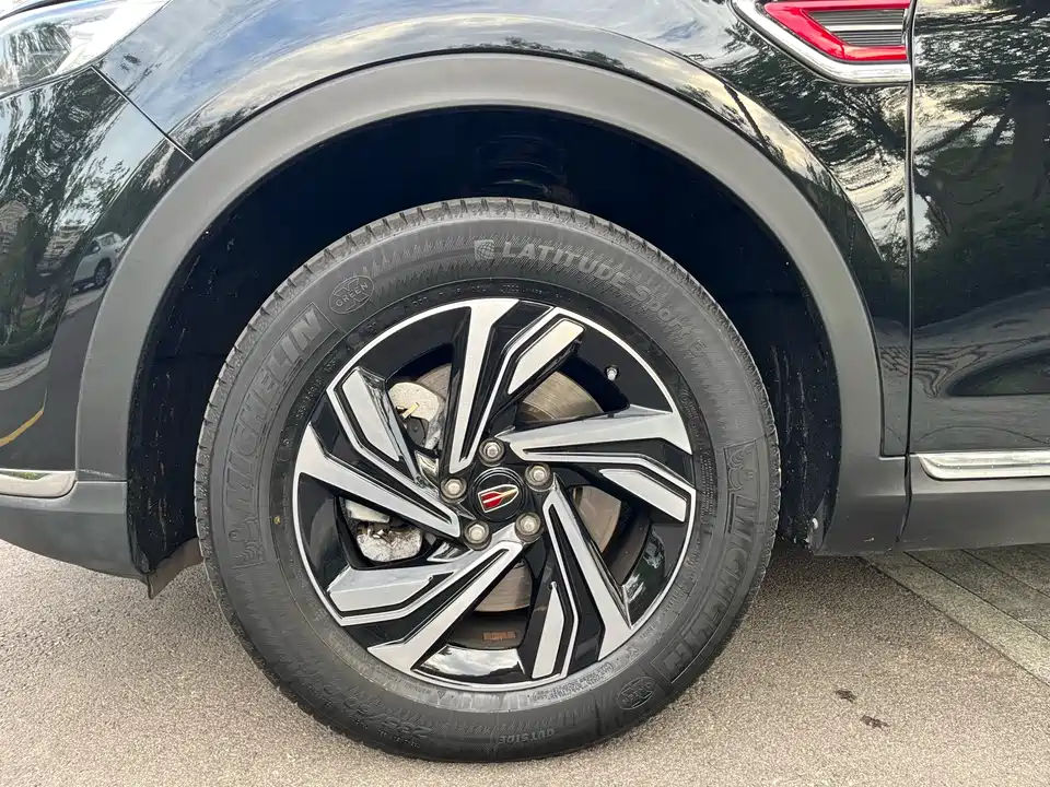 Hongqi HS5