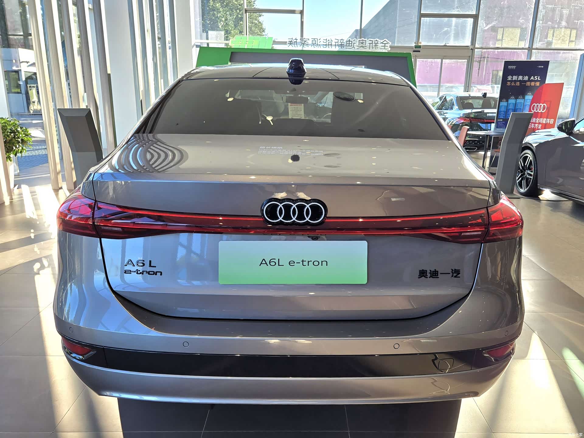 Audi e-tron, 1900 все фото