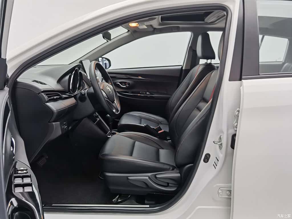 Toyota YARiS L, 2021 10