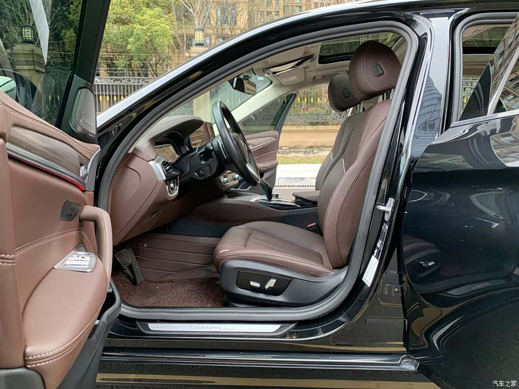 BMW 5 Series, 2023 15