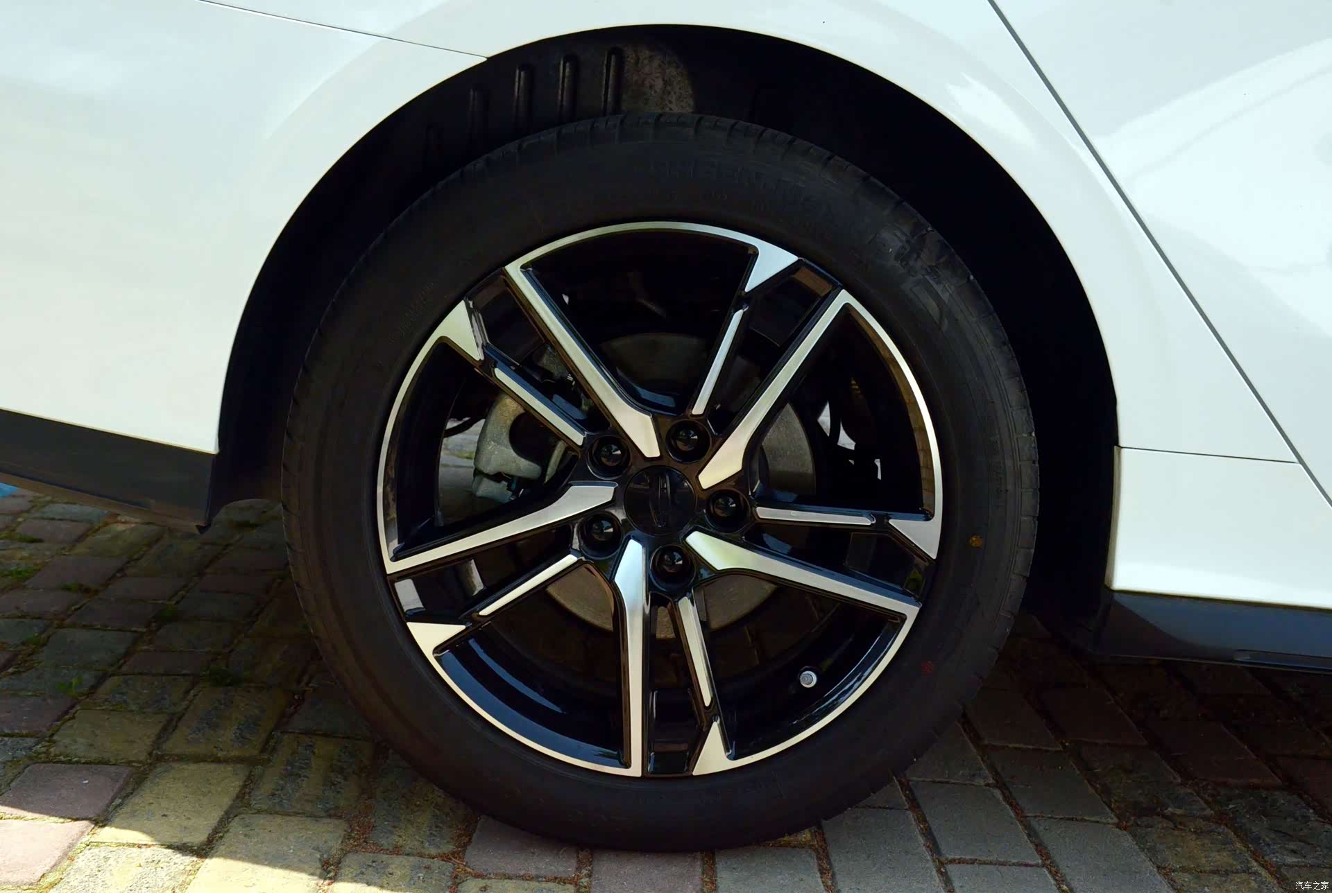 Geely Binray, 2024 10