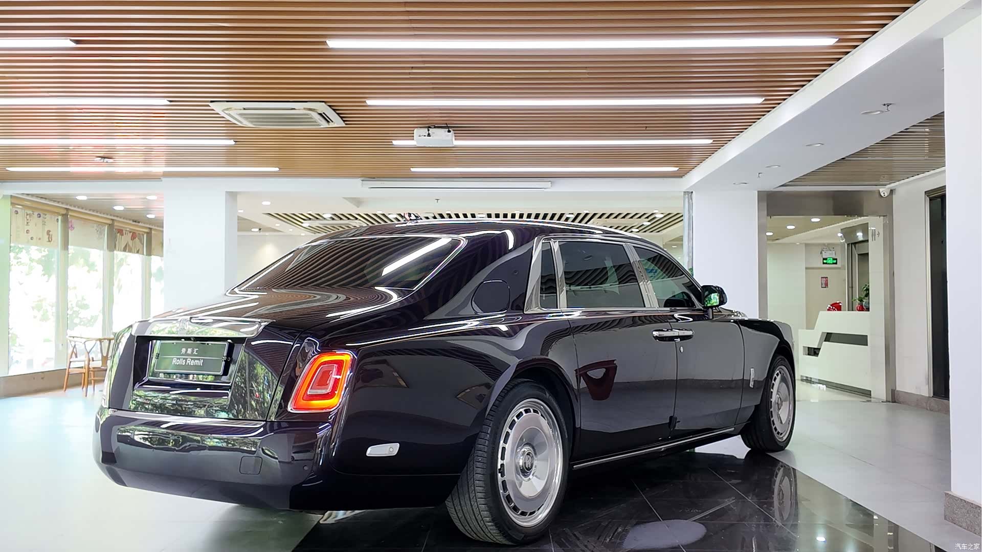 Rolls-Royce Phantom, 2019 3