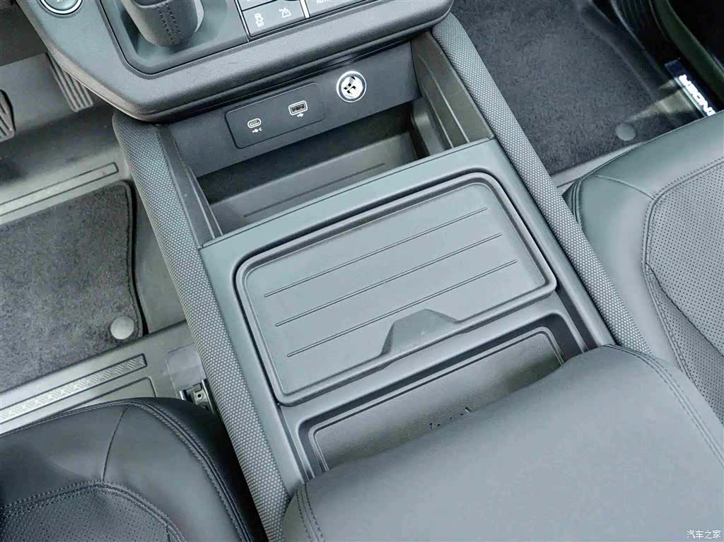 Land Rover Defender, 2023 10