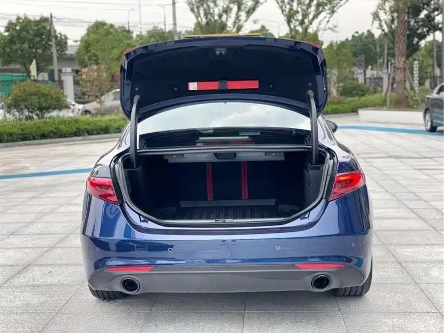 Alfa Romeo Giulia Alfa Romeo Giulia