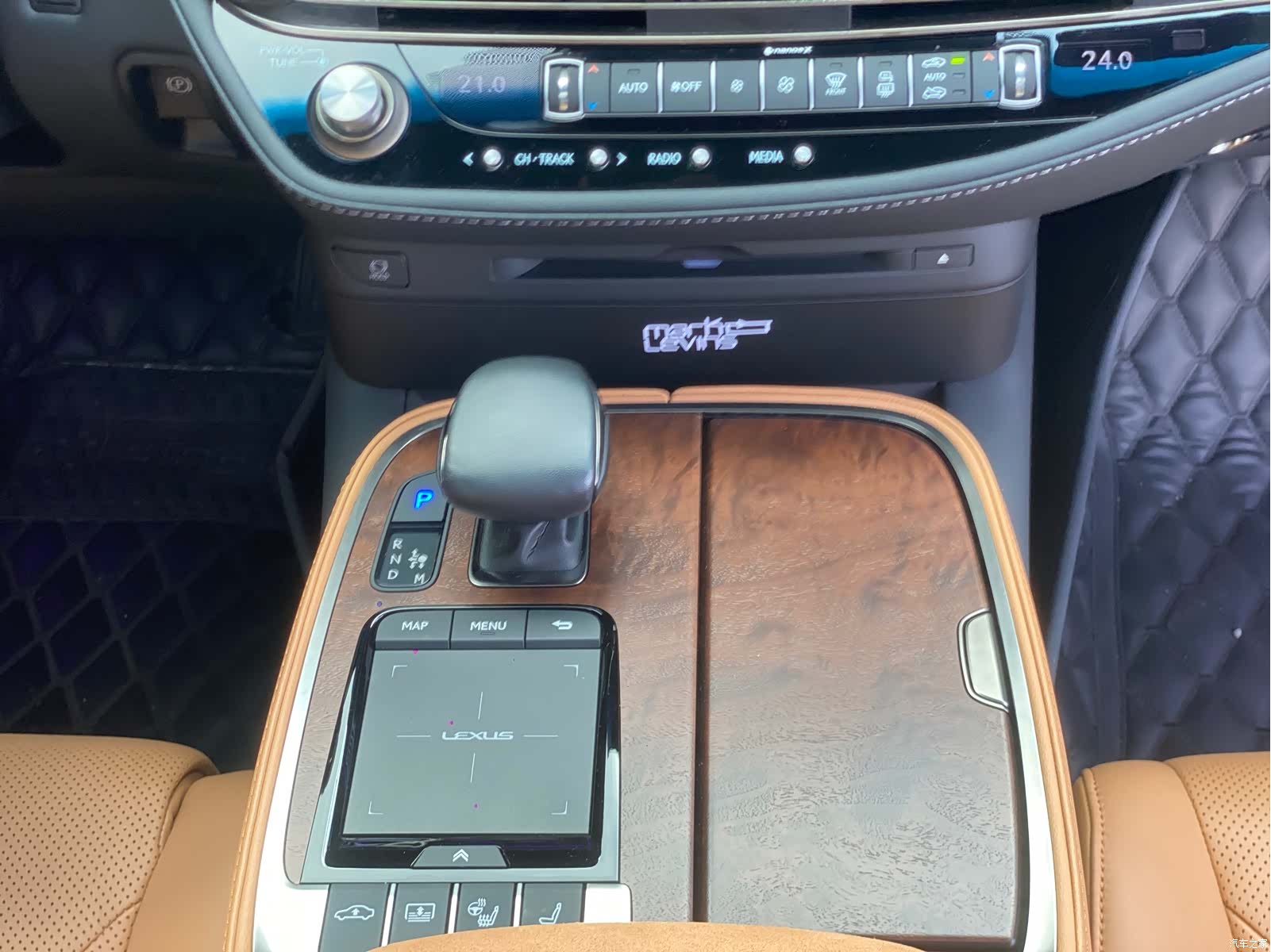 Lexus LS, 2023 11