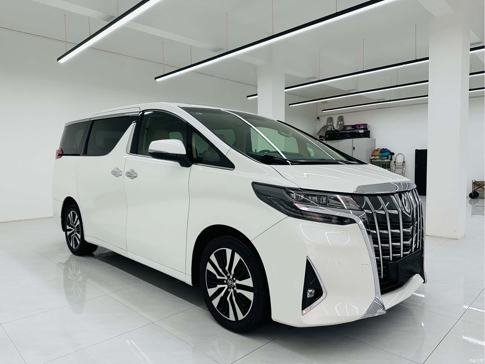 Toyota Alphard, 2018 3