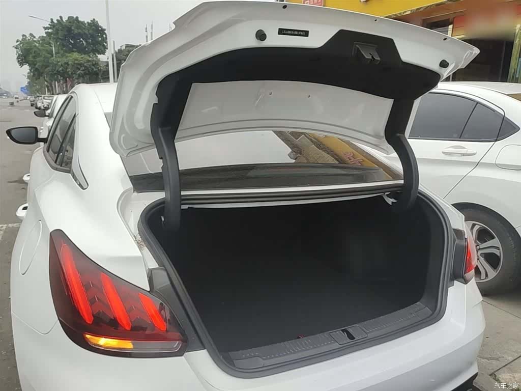 MG MG5, 2023 19