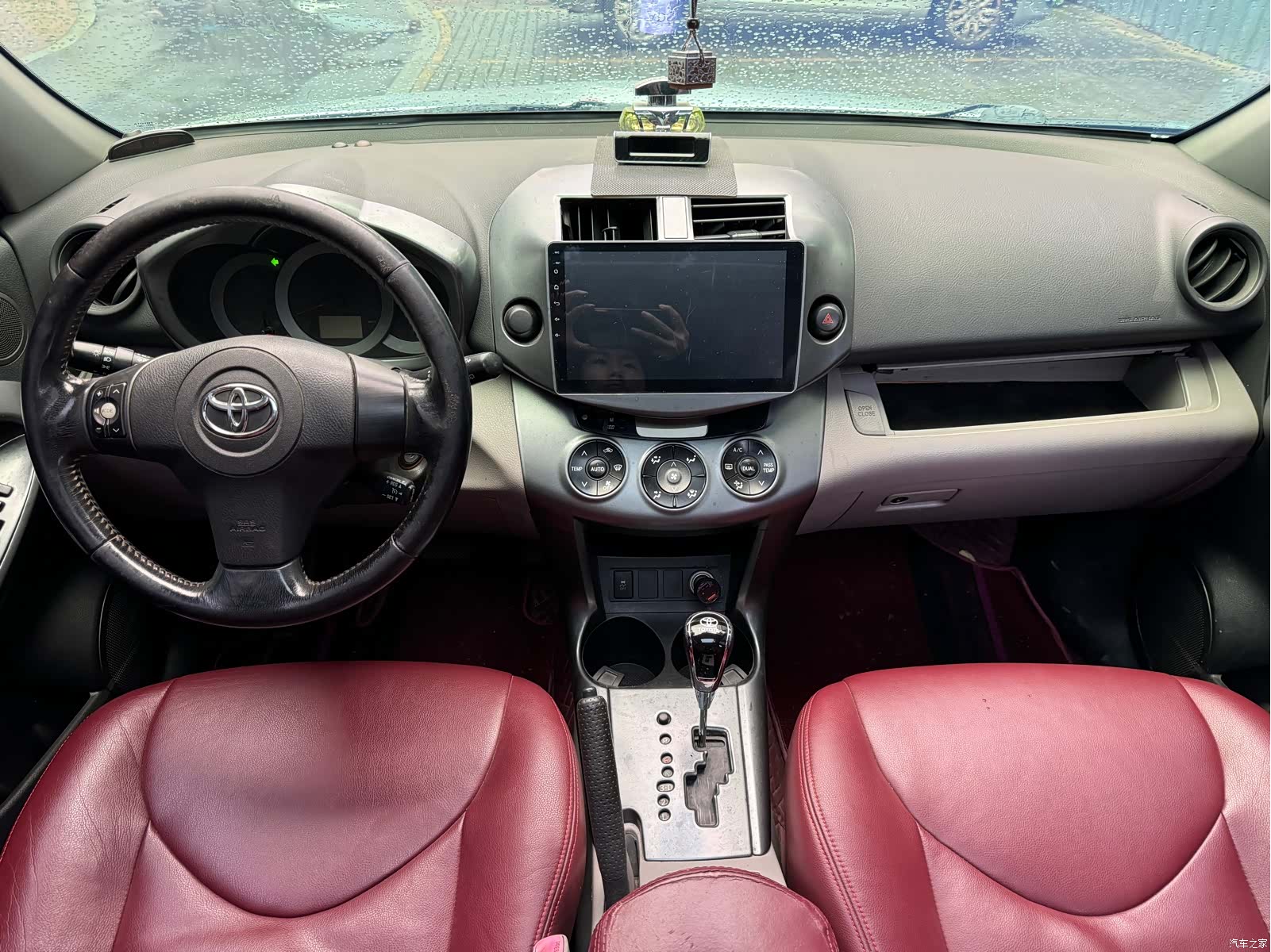 Toyota RAV4, 2011 8