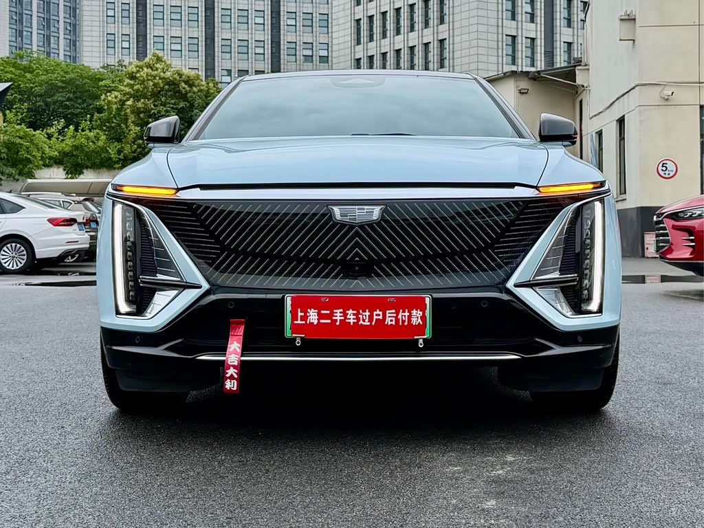 Cadillac IQ 2022 Luxury