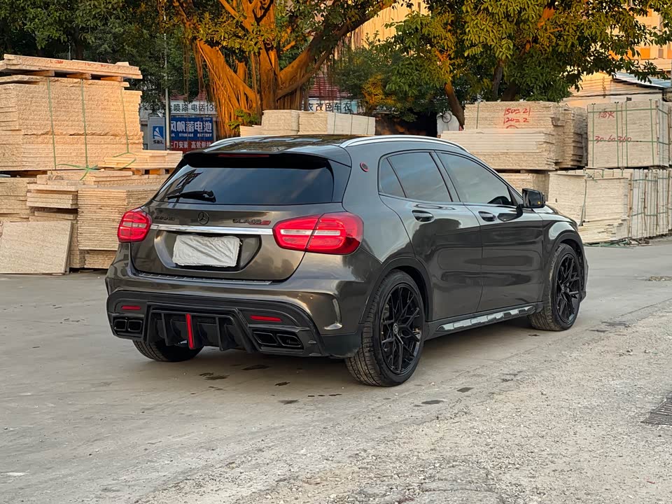 Mercedes-Benz GLA AMG