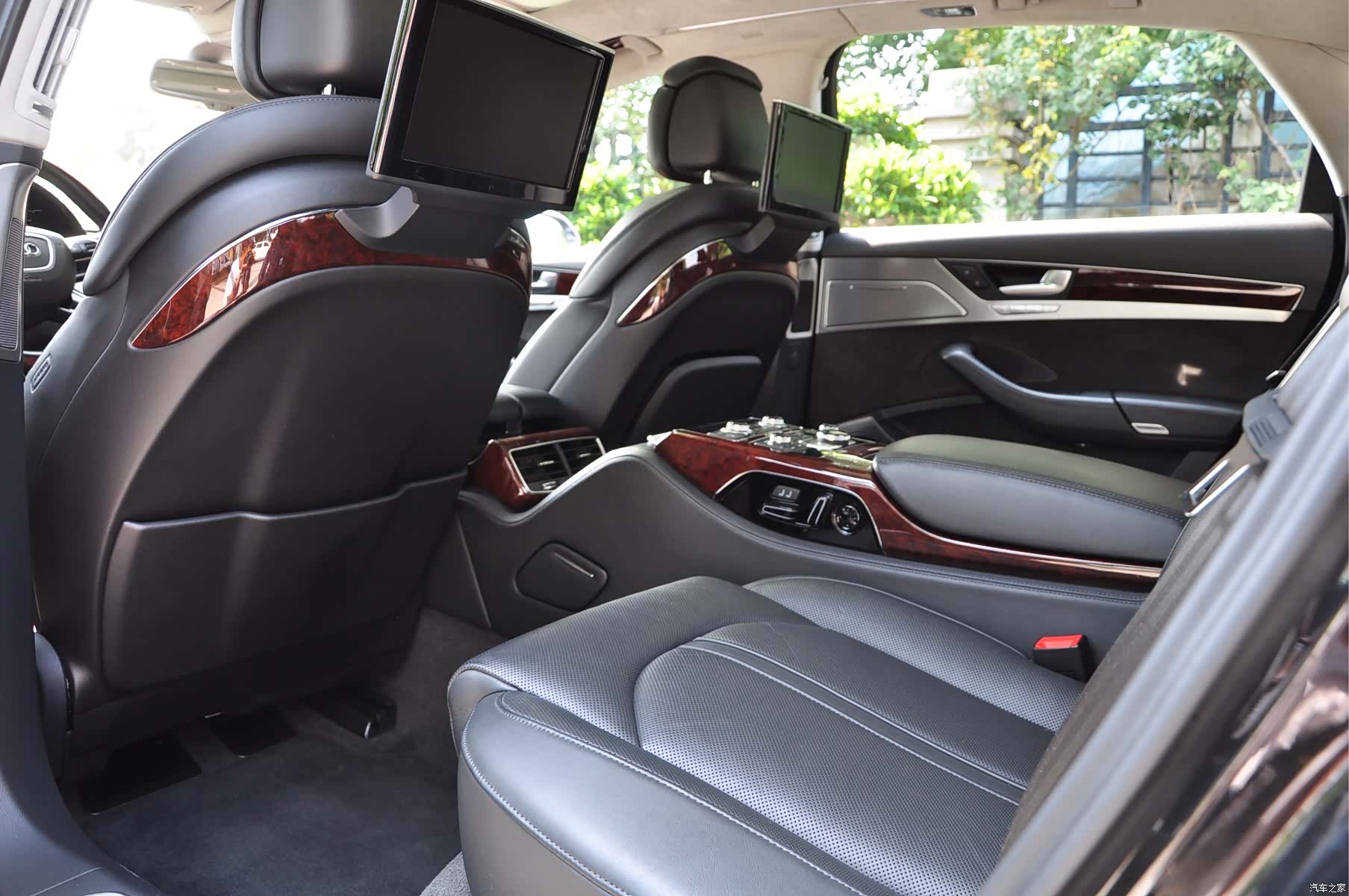 Audi A8L, 2012 7