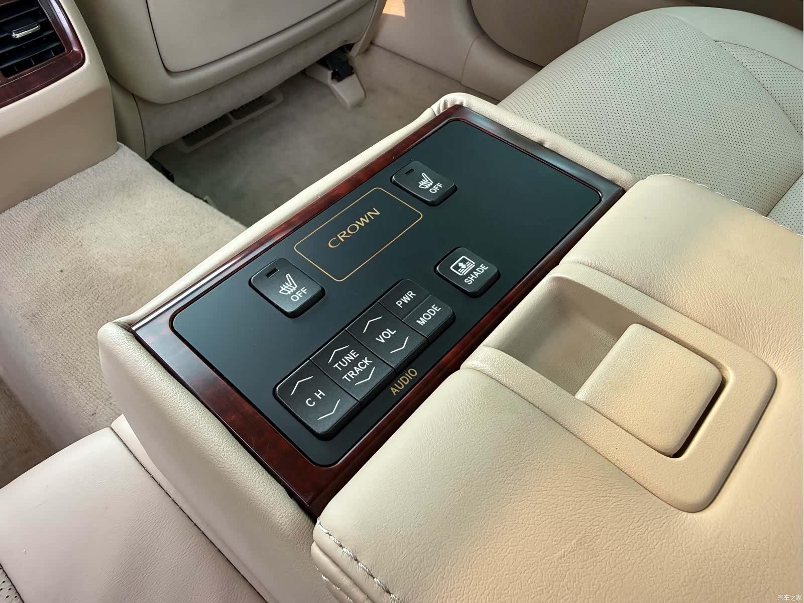 Toyota Crown, 2012 17