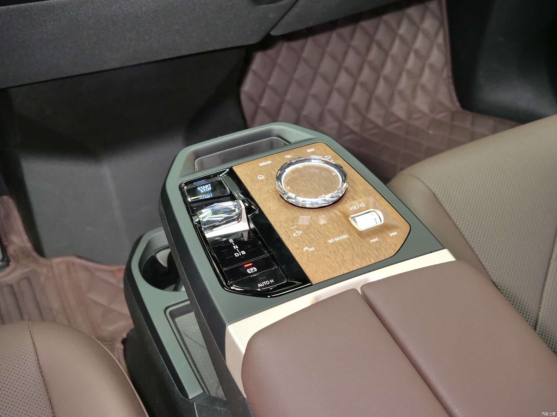 BMW iX, 2023 17