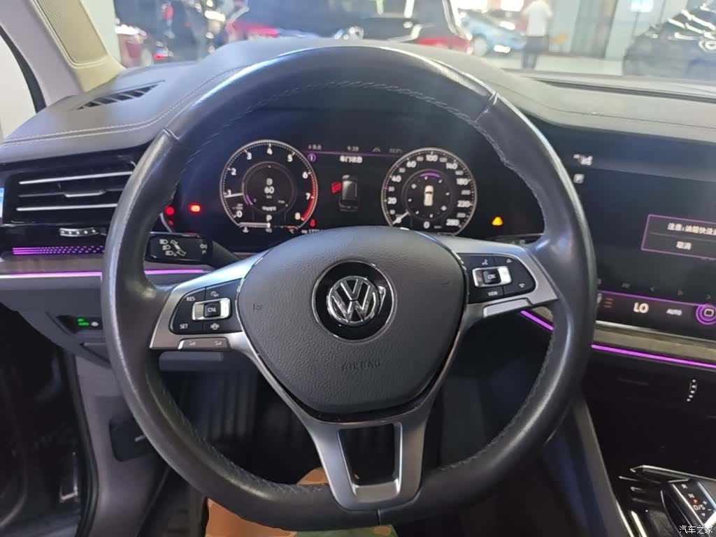 Volkswagen Touareg, 2020 11