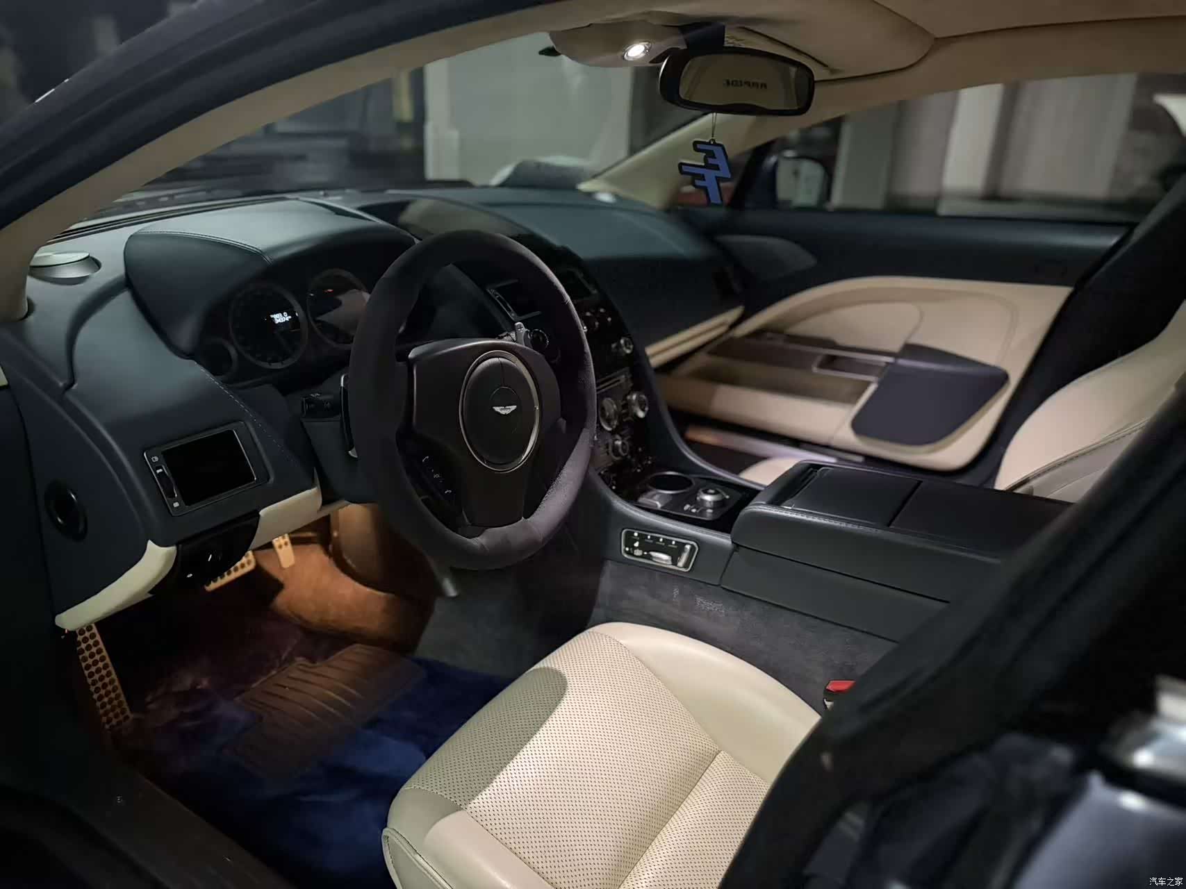 Aston Martin Rapide, 2012 11