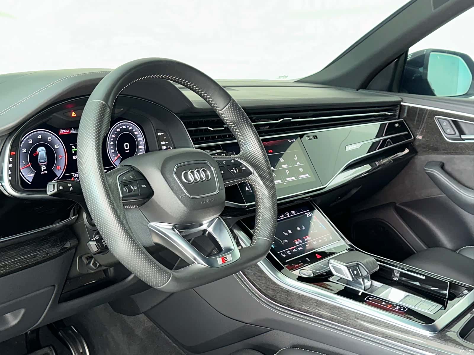 Audi Q8, 2020 10