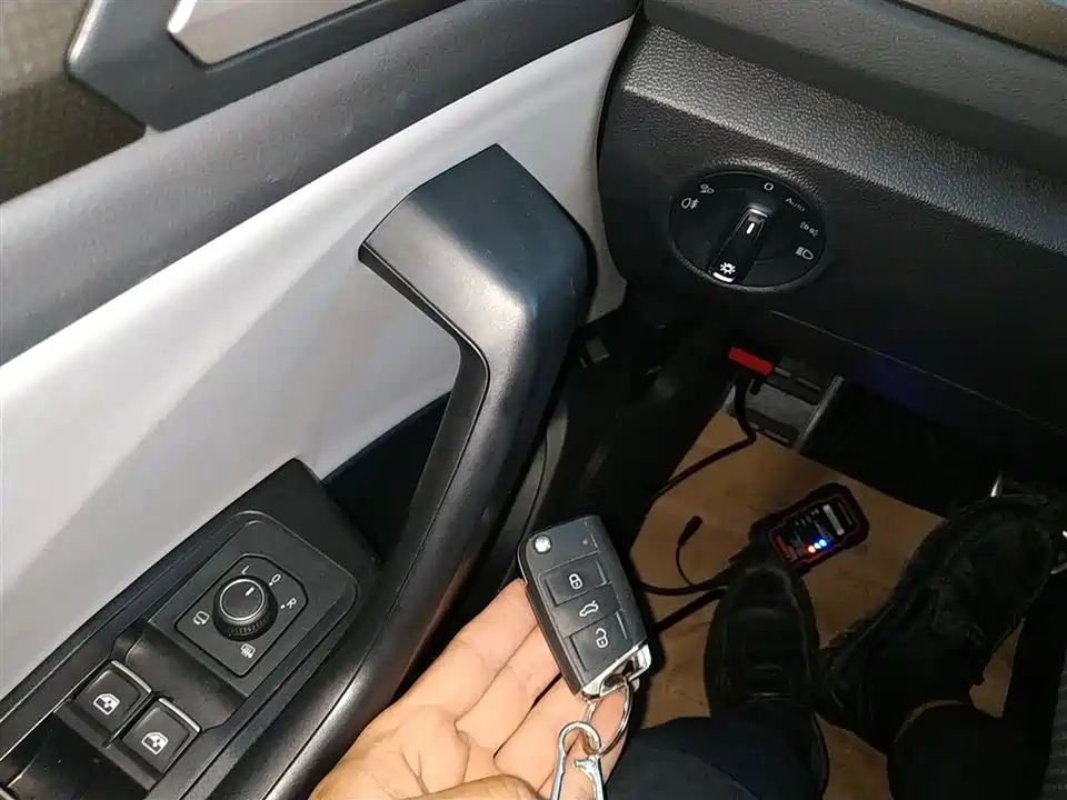 Volkswagen T-ROC exploring Songs Volkswagen T-ROC exploring Songs