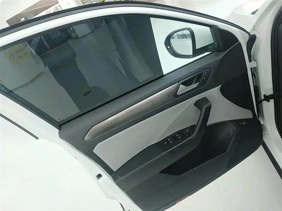 Volkswagen T-ROC exploring Songs Volkswagen T-ROC exploring Songs
