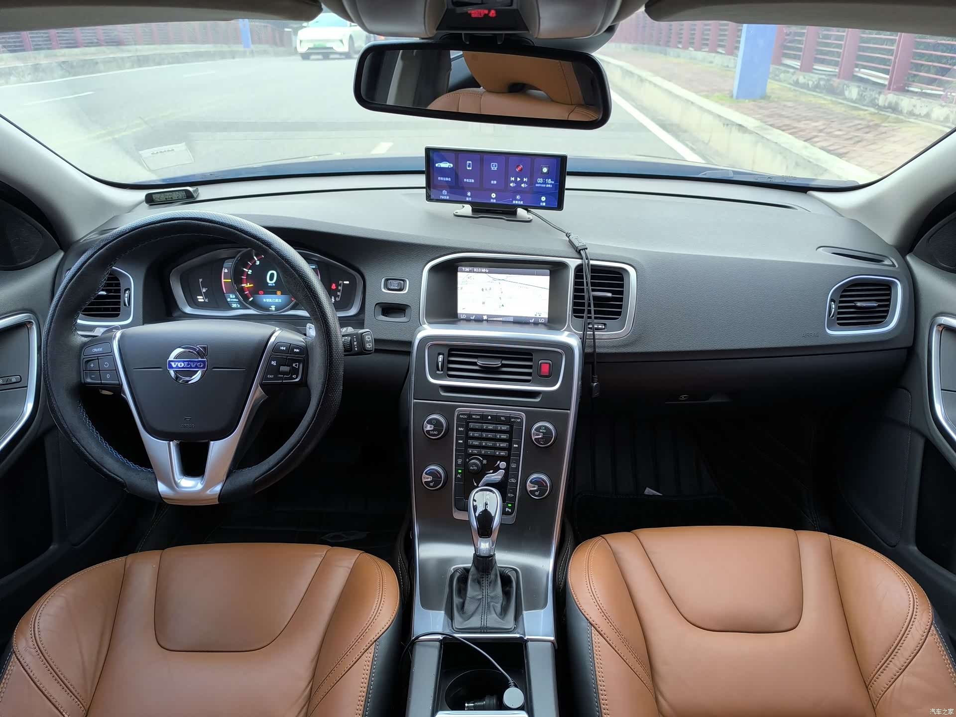 Volvo V60, 2014 15