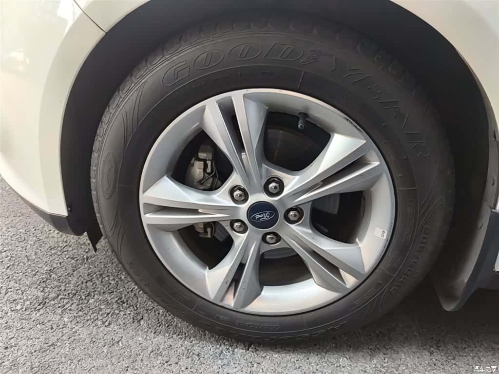 Ford Focus, 2014 25