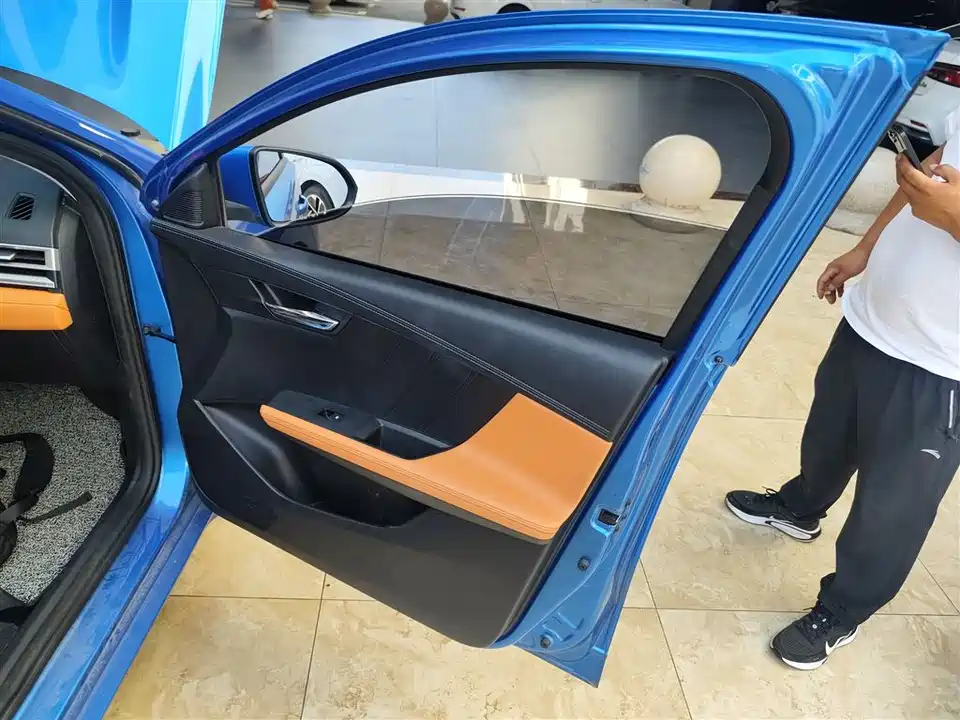 BYD e2