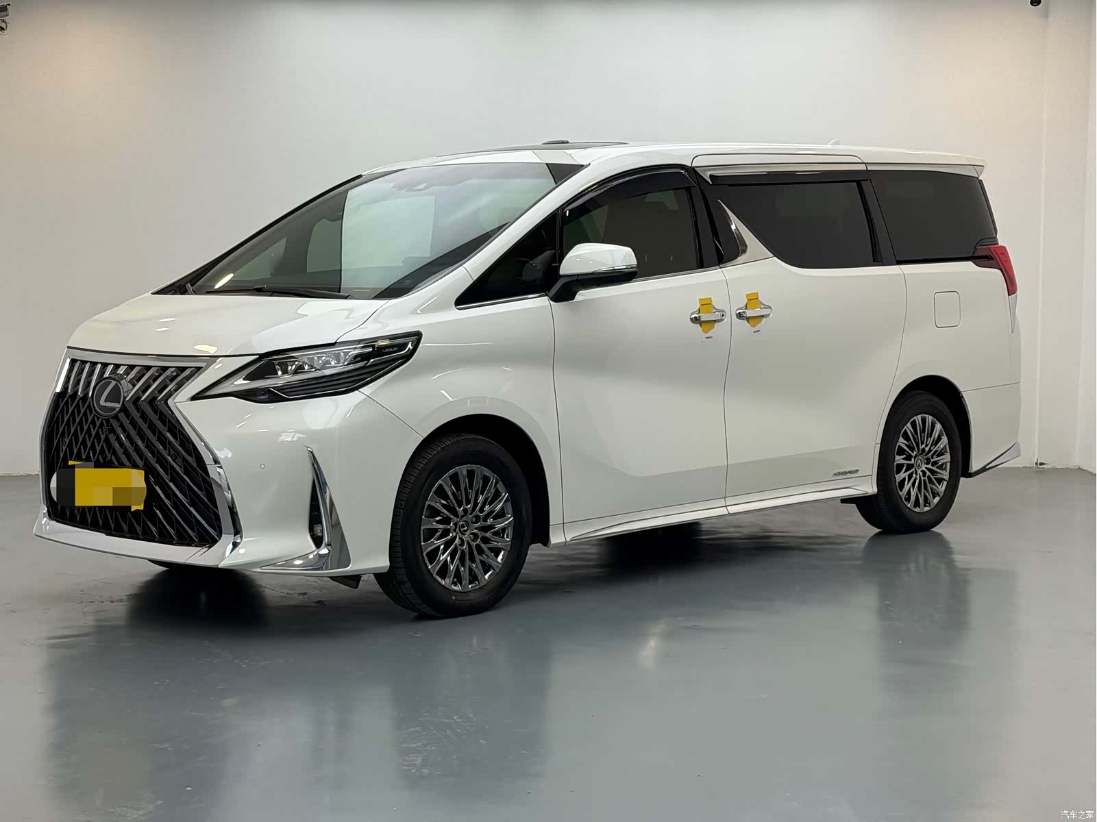 Lexus LM, 2022 1
