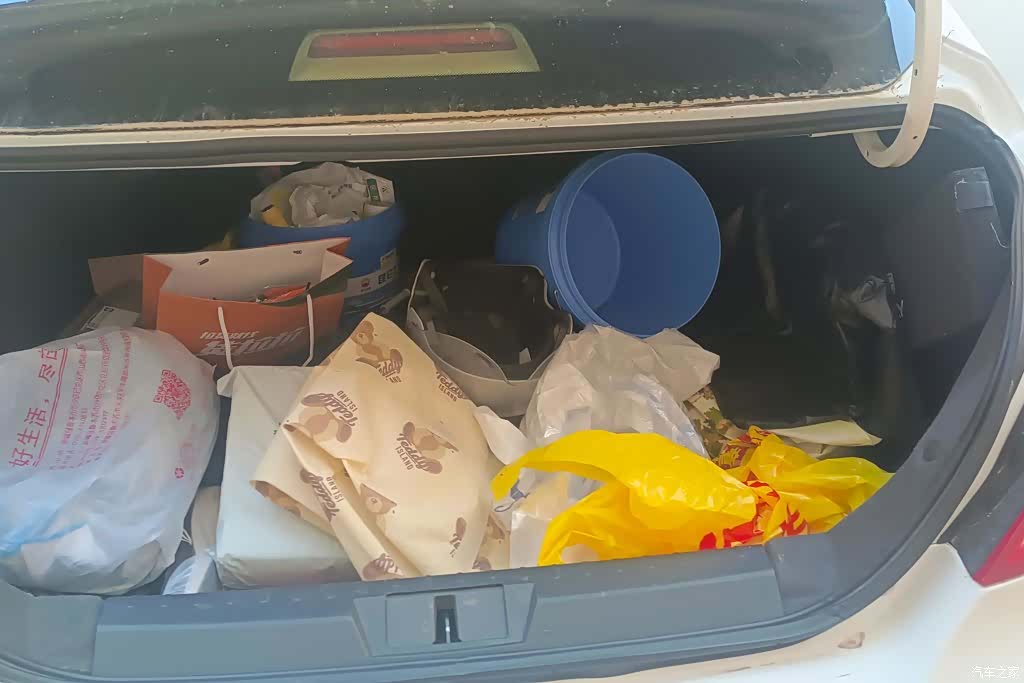 Geely Emgrand, 2015 4