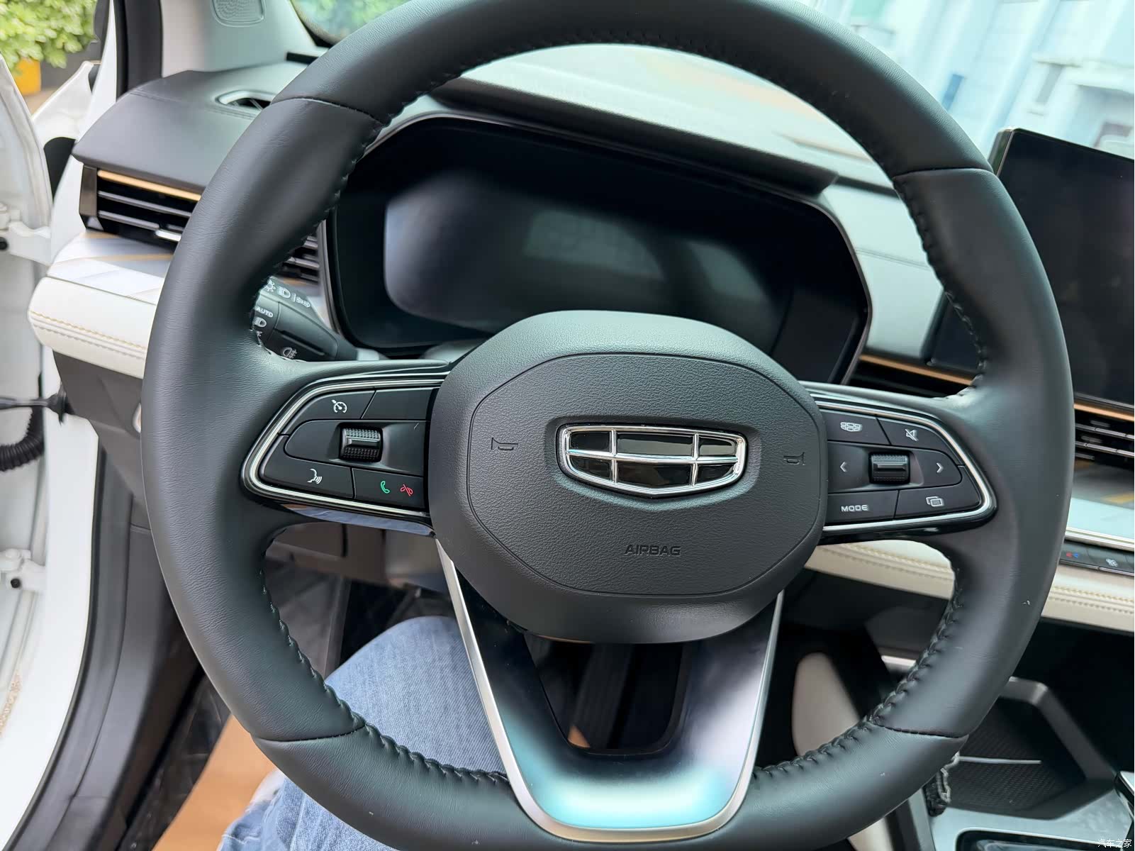 Geely Emgrand, 2022 9